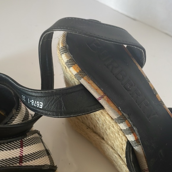 Authentic Burberry Wedges. - Picture 14 of 16